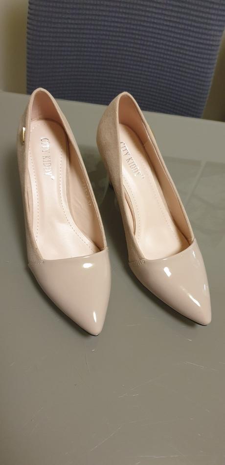 Pudrové lodičky, 37