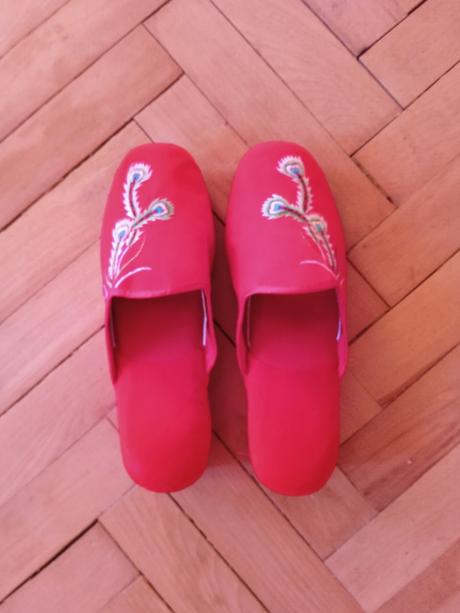 Vyšívané papuče, 40