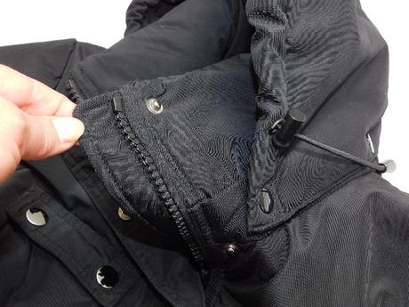 Luxusna zimna predlzena bunda s odonimatelnou kapu, 38