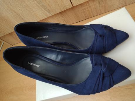 Tmavomodré lodičky, graceland,39