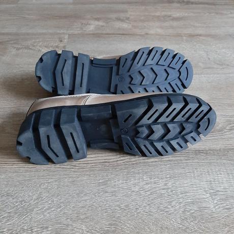 Predám dámske poltopánky, 38