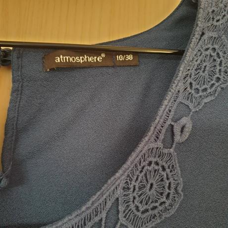 Šaty modré s aplikáciou čipky, atmosphere,38