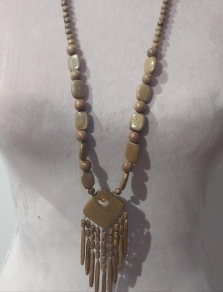 Náhrdelník z drevených koraliek, 