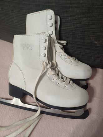 Dievčenské korčule, 33