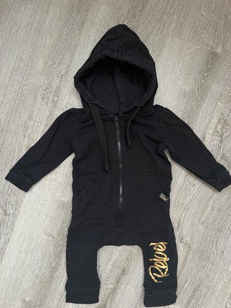 Rebel overal cierny, 68