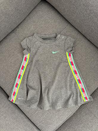 Šaty, nike,62
