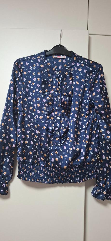 Saténová blúzka, 134