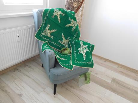 Smaragdovo zelený set obrusov ručne vyšívaný, 