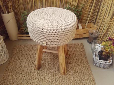 Taburetka svetlý karamel,