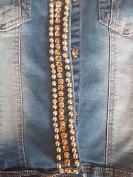 Krátka rifľová bundička so zlatým zdobením, m