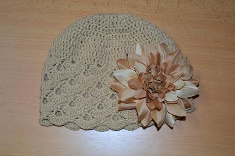 Háčkovaná čiapočka s kvetom, <50 - 158