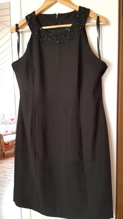 Klasické čierne šaty, 42