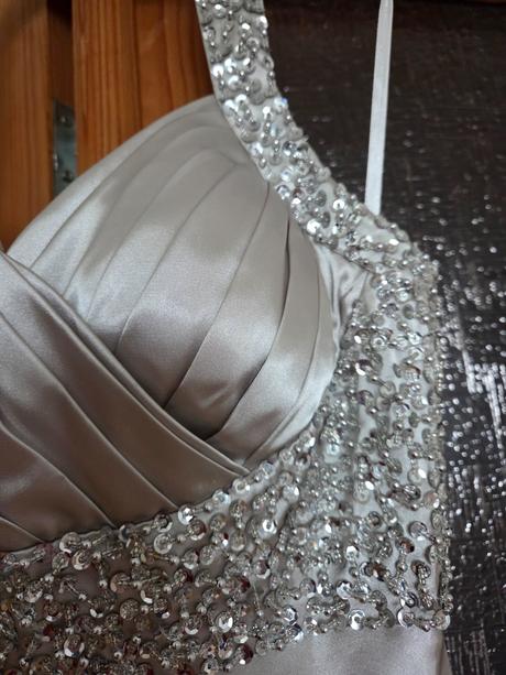 Spoločenské šaty, m