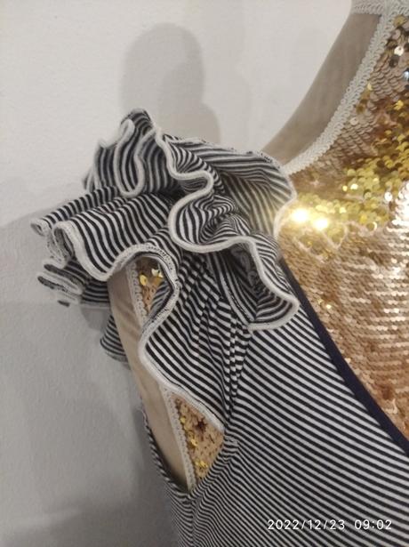 Pekne saty s volánikmi na ramenách, m