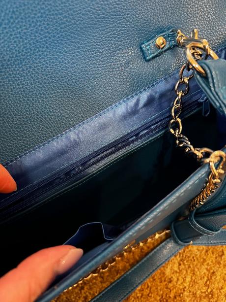 Modrá spoločenská kabelka,