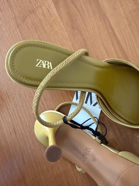 Krasne lodicky znacky zara ..nove s visackou, zara,38