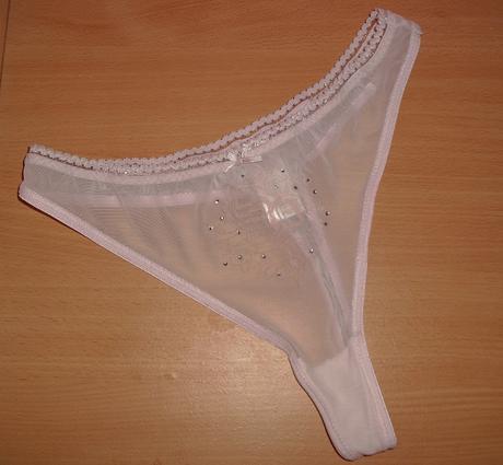 S vyssim pasom kamienkami tanga, okay,m