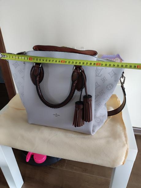 Dámska kožená kabelka, 