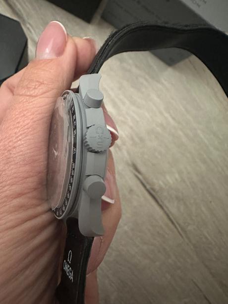 Omega hodinky misssion to the moon,