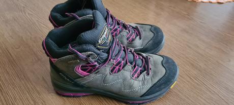 Turisticke topanky, 36