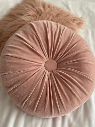 Luxusny okruhly dekoracny vankus top stav,