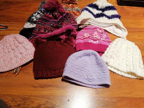 Balík čiapok 9 ks, veľkost 53 už aj s postou, 56