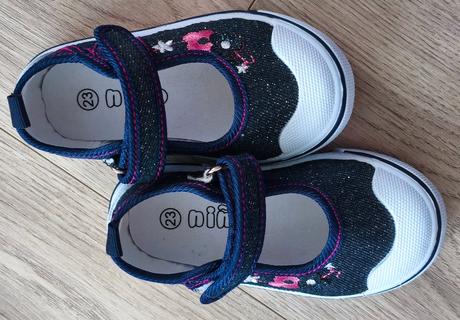 Dievčenské balerínky v. 23, 23