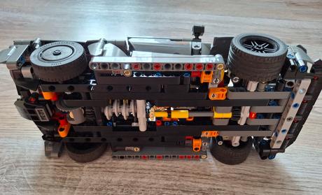 Lego technic 42173 sivé hyperauto,