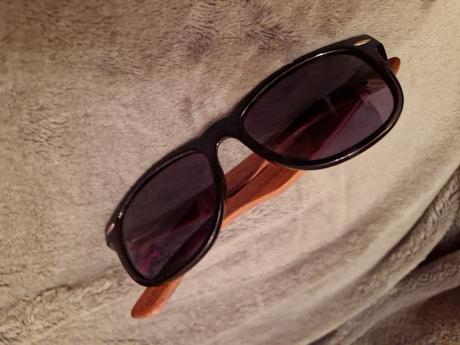 Slnečne okuliare, authority