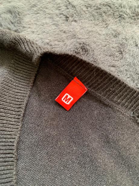 Čierny sveter kratky v vystrih damsky zuelements, m