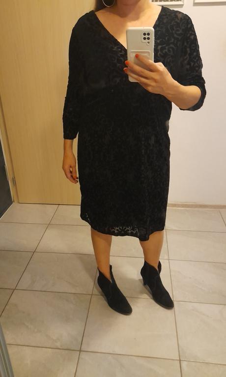 Šaty spoločenské, 46