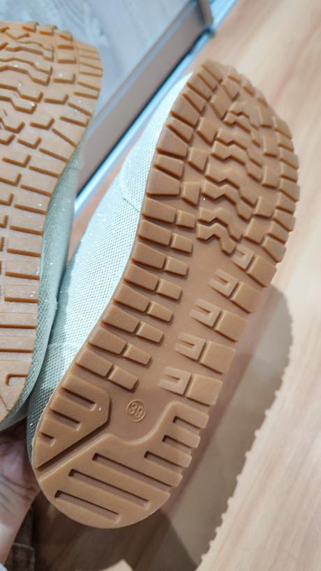 Trblietavé tenisky, 39