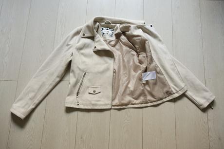 Top stav,material je niečo ako jemná jelenica, c&a,38