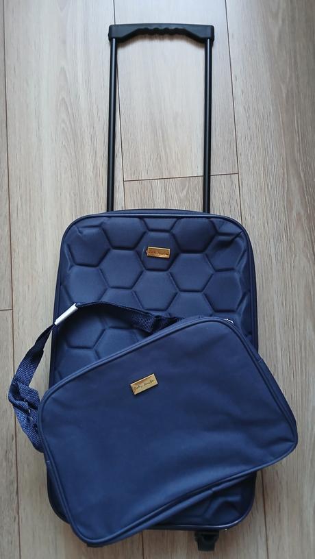 Cestovny kufor a kozmeticka taska, 