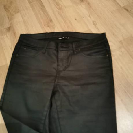 Čierne nohavice, 38