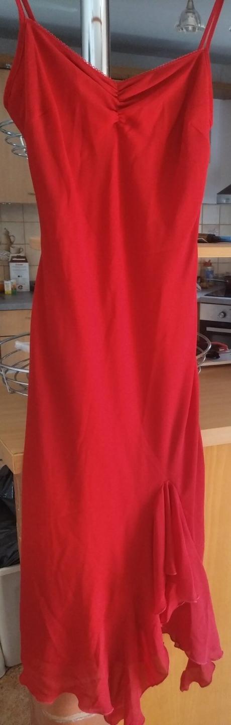 Krasne spoločenské saty, s