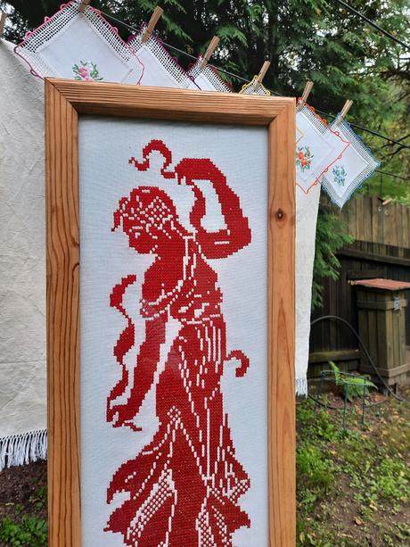 Vyšívaný obraz s tanečnicou,