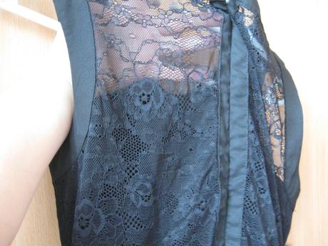 Čierne šaty, vzadu čipka, veľkosť 36, s