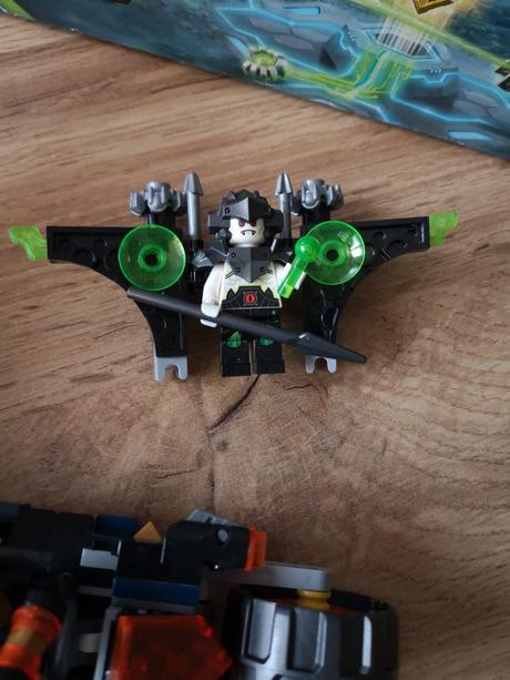 Lego nexo knights 72005 aaronova kuša,