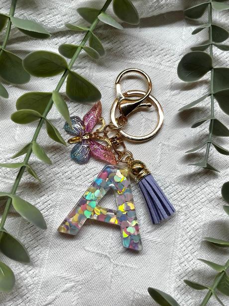 Ručne vyrobené živicové kľúčenky, 