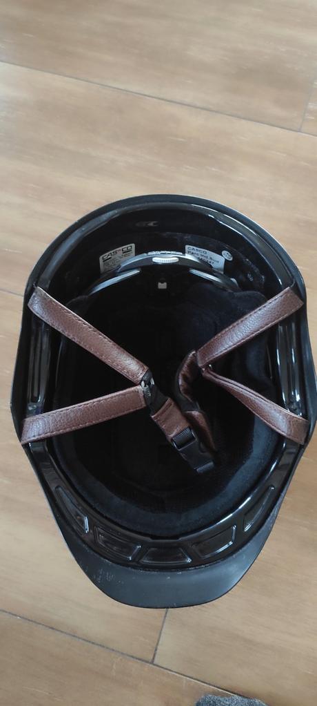 Prilba na koňa, casco