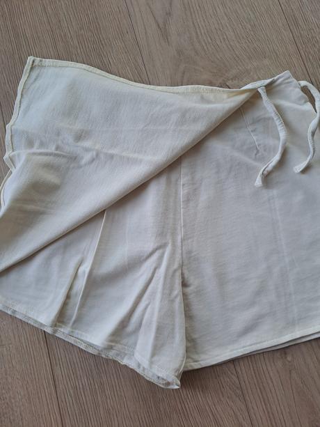 Šortky, zara,152