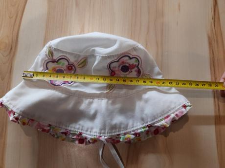 Ľahký letný klobúčik, 104