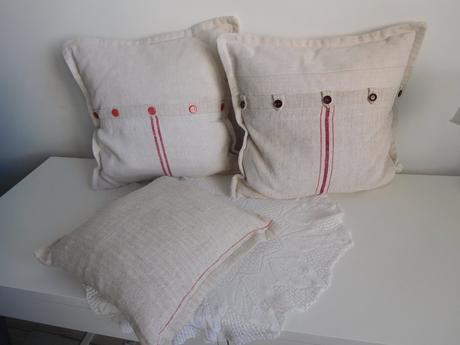 Vankúše menšie , vačšie, podlhovasté,, 