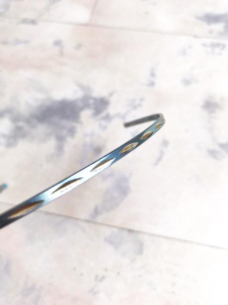 Gravírovaná jemná kovová čelenka, 