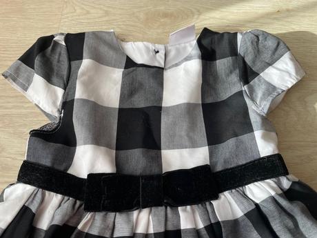 Čiernobiele šaty pre malé dámy, 92