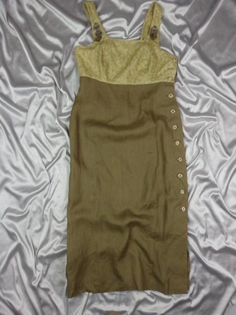 Luxusné krojové šaty, 42