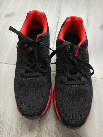 Dva krát obuté tenisky, 45