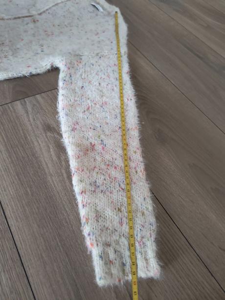 Príjemný svetrik, reserved,140