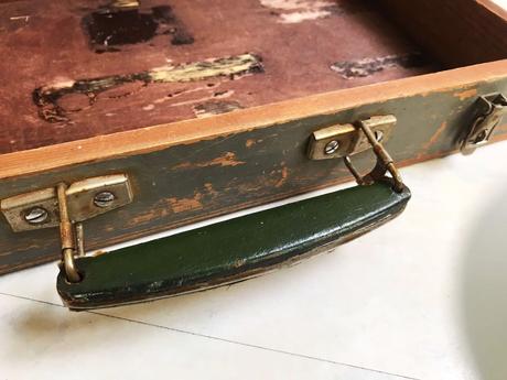 Starožitný drevený kufrík na náradie,